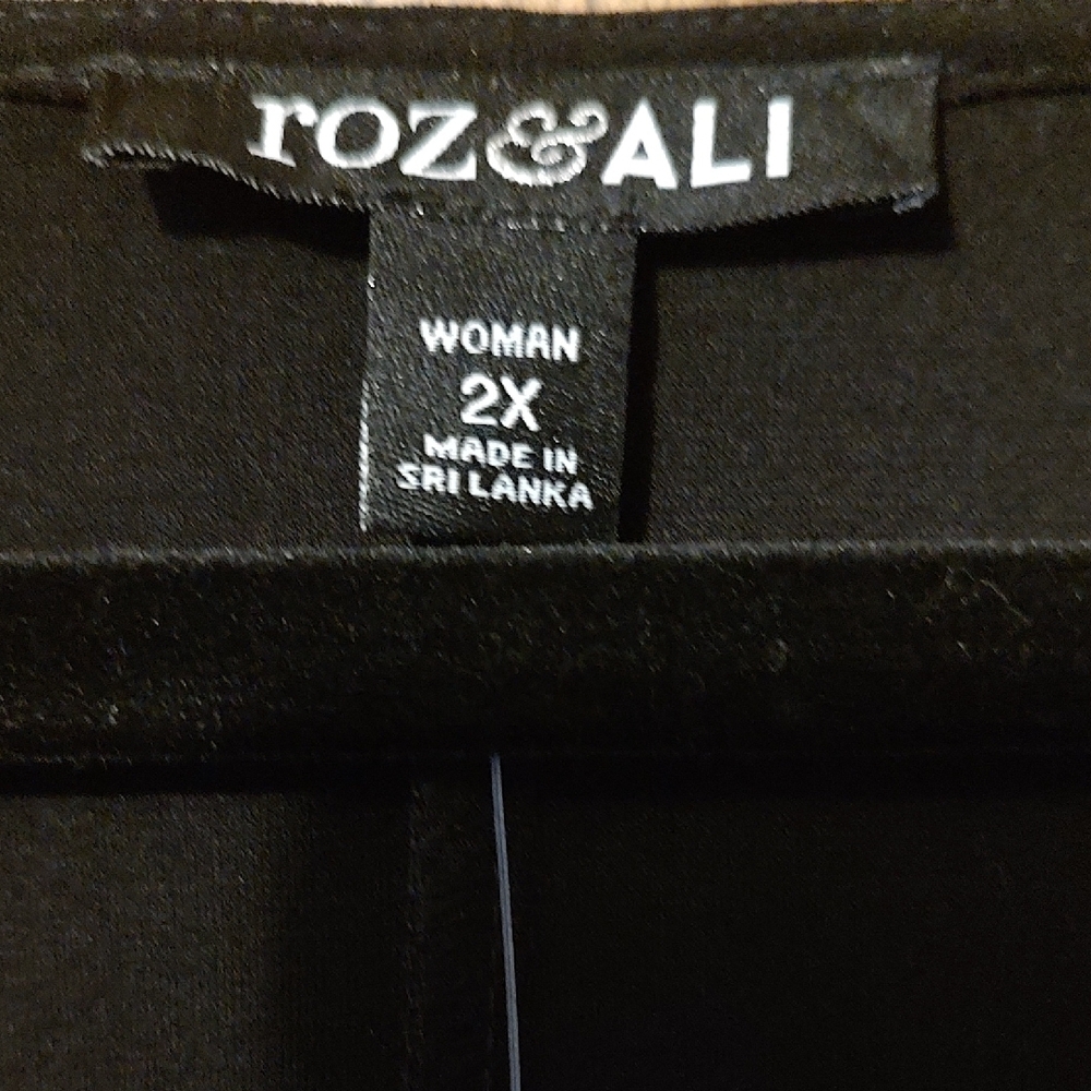 Roz & Ali Black Dress with White Floral Sleeves - Picture 6 of 7